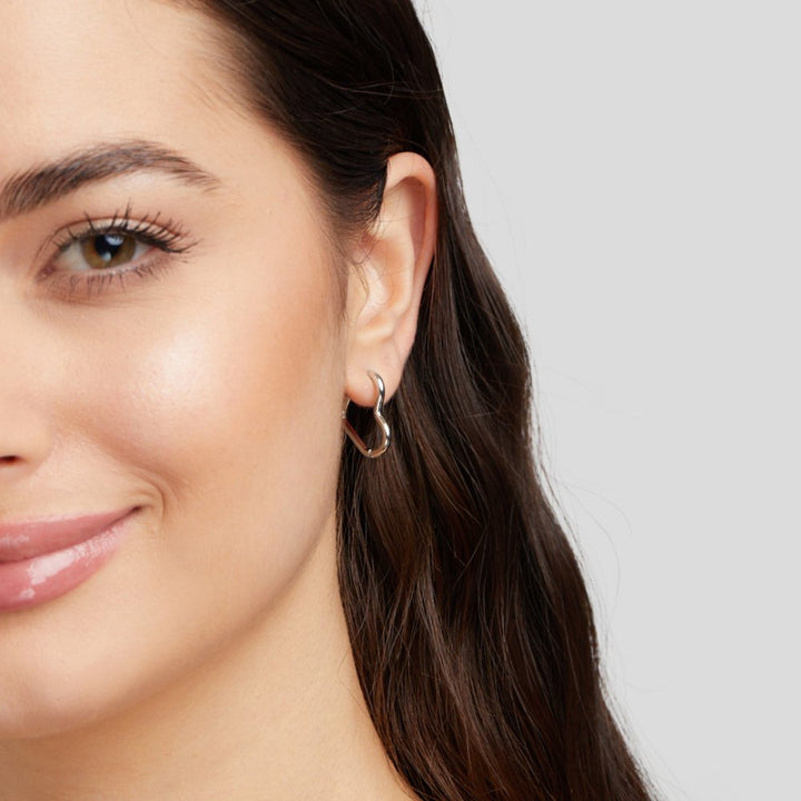 シルバーハートデザインのイヤリング