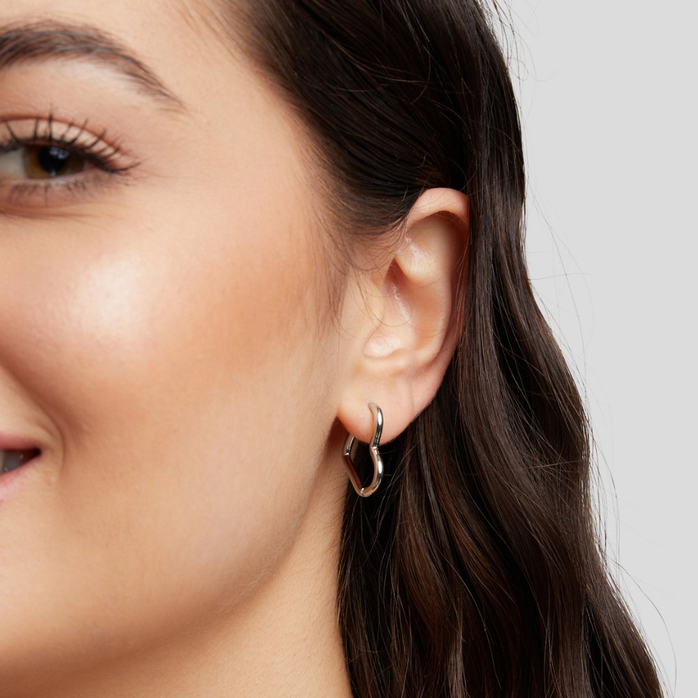 シルバーハートデザインのイヤリング